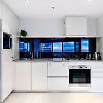 Circle On Cavill - 2 Bedroom Ocean View Units