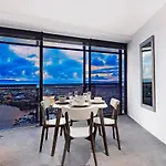 Circle On Cavill - 2 Bedroom Ocean View Units