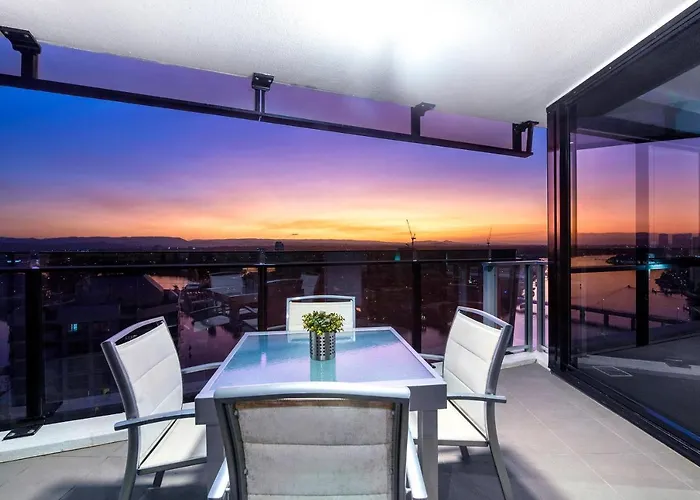 Circle On Cavill - 2 Bedroom Ocean View Units