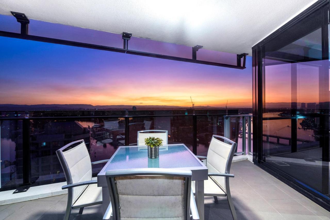 Apartment Circle On Cavill - 2 Bedroom Ocean View Units Gold Coast