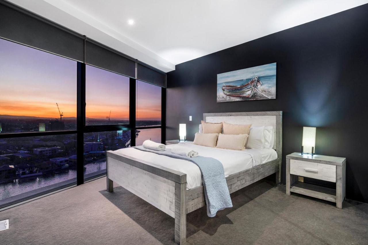 Apartment Circle On Cavill - 2 Bedroom Ocean View Units